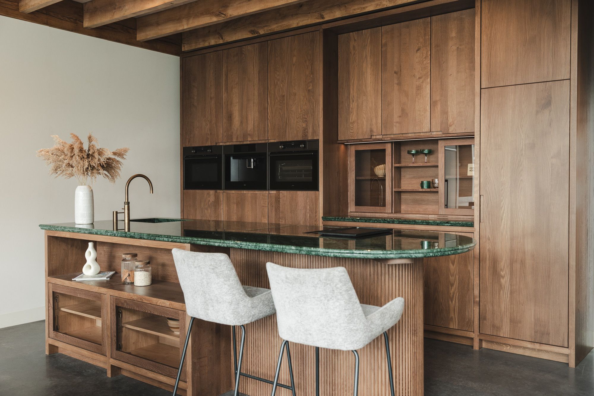 Massieve notenhouten keuken