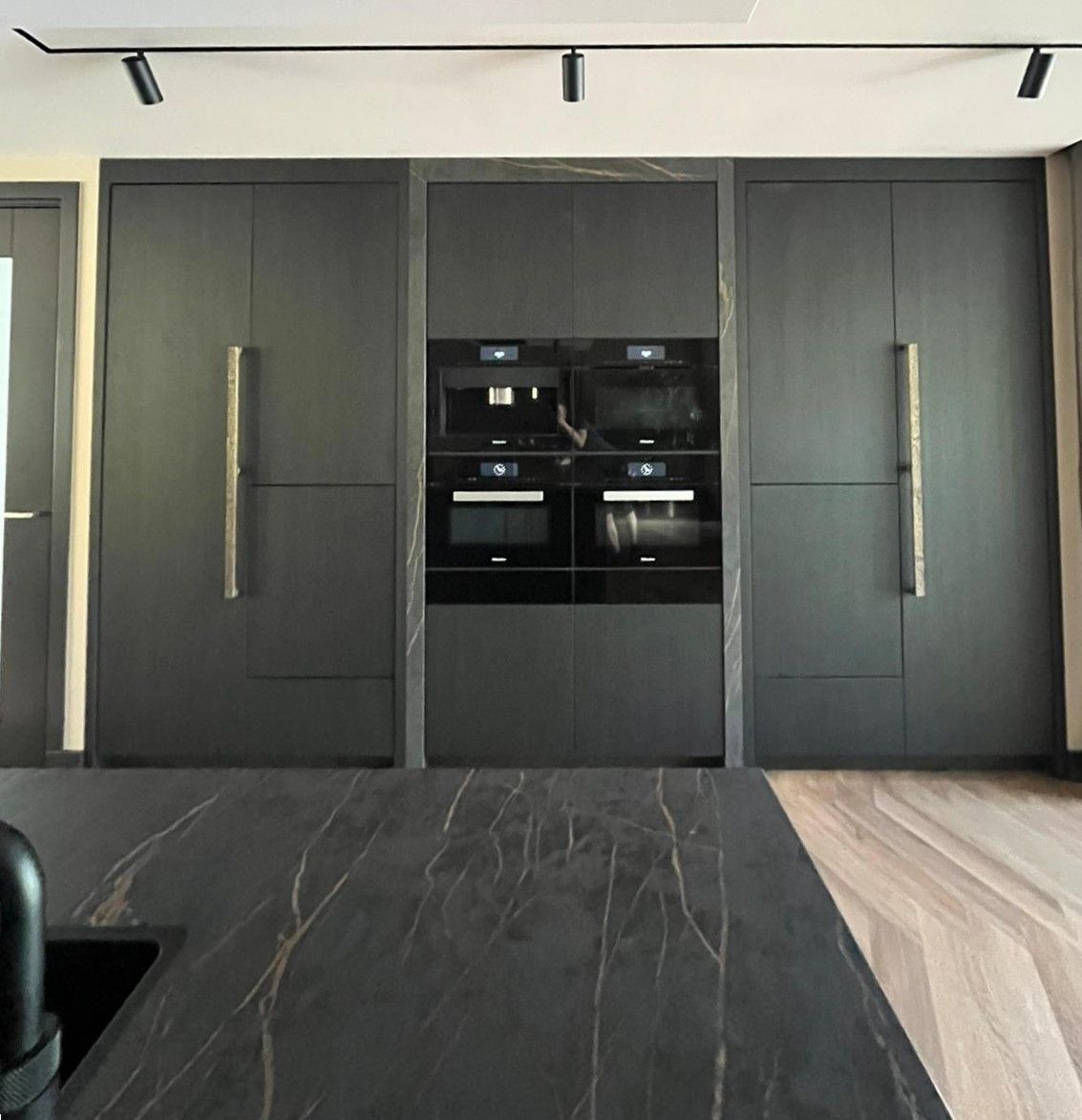 kastenwand-detail-met-dekton-kader.jpg
