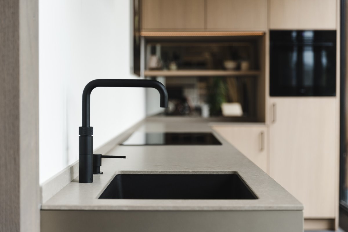 Zwarte Quooker kraan in keuken